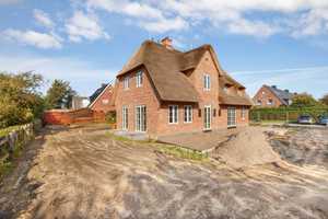 Neubau eines reetgedeckten Hauses mit 2 Einheiten 
und Weitblick über die Wiesen  (HT2 / Ost) – Wenningstedt-Braderup (Sylt), Nordfriesland (Kreis), 25996 Nordfriesland (Kreis) – Vorschaubild 3