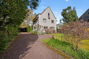 Denkmalgeschütztes Wohnhaus mit Charme auf großzügigem Grundstück