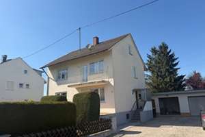 Wunderschön gelegenes Einfamilienhaus mit großem Potential in Pleß