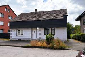 „Ideal für einen Handwerker“
Freistehendes  Einfamilienhaus mit Altbau-Charme in 47228 Duisburg
