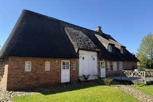 Ein norddeutsches Original – Stilvolles Reetdachhaus mit Einliegerwohnung, Werkstatt , Garagen und m – Die vollständige Adresse der Immobilie erhältst du vom Anbieter., 25821 Breklum – Vorschaubild 4