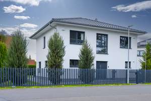 WONHNTRAUM OHNE WARTEZEIT+EXKLUSIVES EINFAMILIENHAUS+5 ZIMMER+2 BÄDER+POOL+D-GARAGE+ENERGIE A (+) – Die vollständige Adresse der Immobilie erhältst du vom Anbieter., 14624 Dallgow-Döberitz – Vorschaubild 1