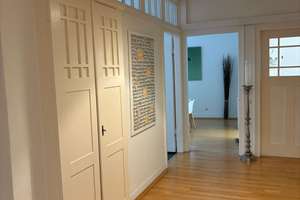 Traumhafte 5 Zimmer Villenetage -viele elegante Details, großer Balkon, Einzelgarage, Panoramablick