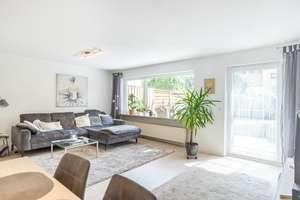 Einziehen und Wohlfühlen: Modern saniertes Reihenmittelhaus in Stein – Die vollständige Adresse der Immobilie erhältst du vom Anbieter., 90547 Stein – Vorschaubild 2