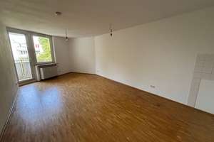 Schöne 2-Zimmer-Wohnung mit zwei Balkonen in zentraler Lage von Neuperlach – Therese-Giehse-Allee 4, 81739 Neuperlach, München – Vorschaubild 2