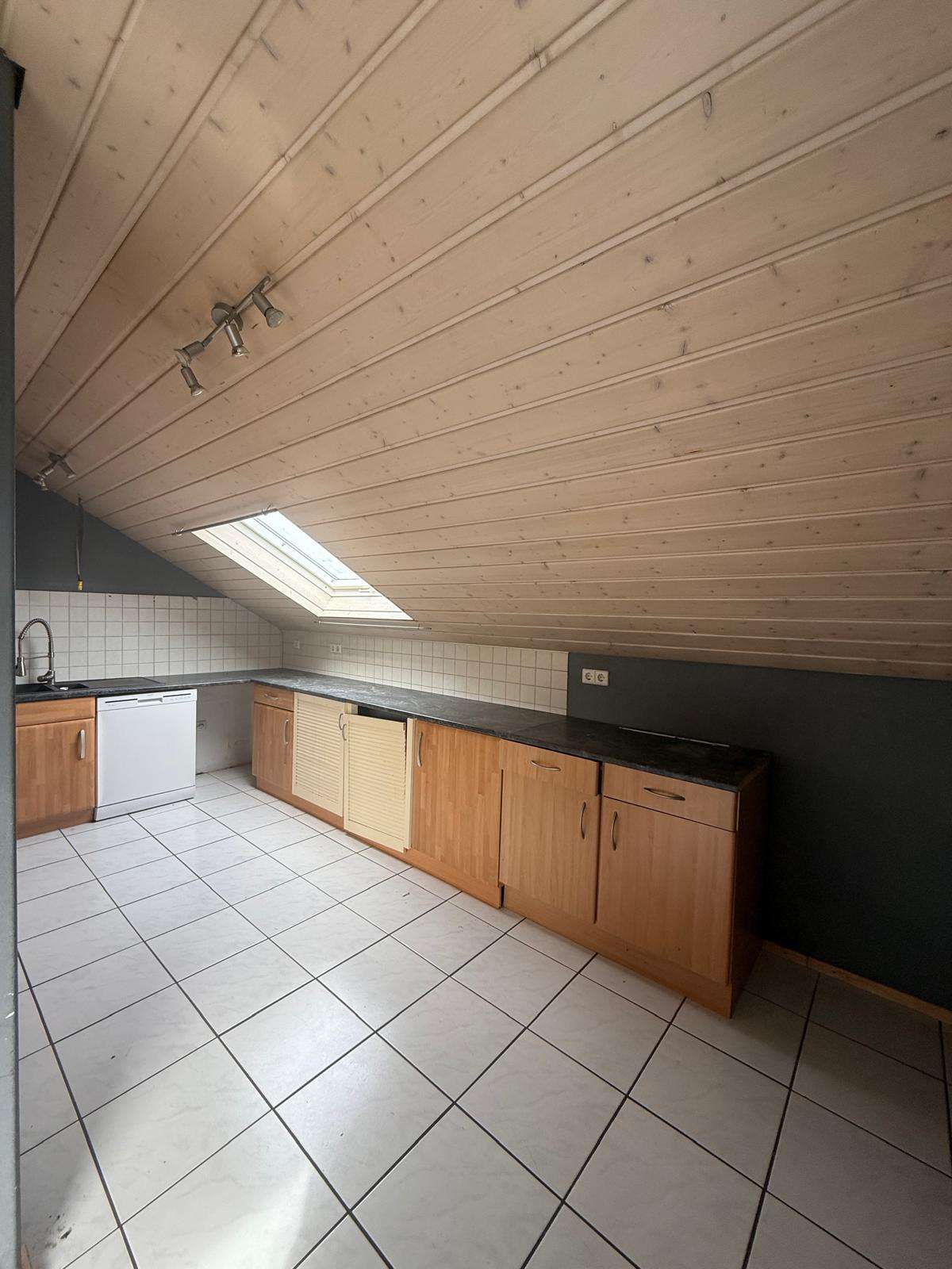 Immobilie in Walzbachtal - Attraktive, 4-Zimmer-Dachgeschoßwohnung mit Garage, Gartenanteil, Hobbyraum - Bild 2