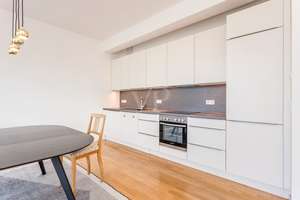 Lichterfüllte Atmosphäre und urbane Gelassenheit mit sonnigem Balkon und offenem Wohnbereich – 10247 Friedrichshain, Berlin – Vorschaubild 6