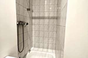 ALTBAUWOHNUNG MIT GROSSER TERRASSE – 3,50 M DECKENHÖHE – PRENZLAUER BERG – Erich-Weinert-Straße 16, 10439 Prenzlauer Berg, Berlin – Vorschaubild 9
