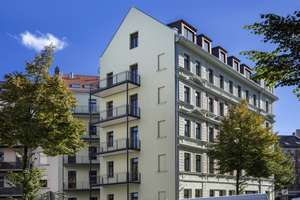 Denkmalgeschützte Altbauwohnung im 2.OG mit Fußbodenheizung und Wintergarten ! 