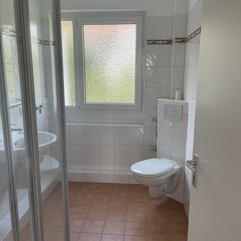 helle 3-Zimmer-Wohnung mit Dusche und Balkon