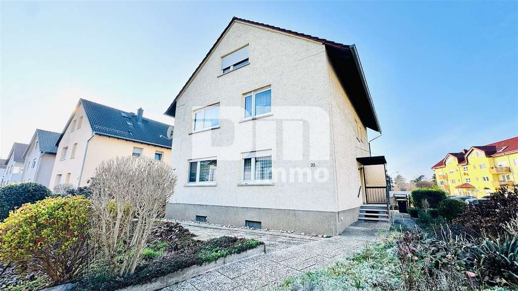 Immobilie in Ginsheim-Gustavsburg - Kompakte Dreizimmer DG Wohnung in gepflegtem Dreifamilienhaus in gesuchter Lage - Bild 1