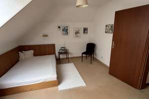 Willkommen in Ihrem neuen Zuhause.
Geräumiges und gepflegtes 7-Zimmer-Haus – Die vollständige Adresse der Immobilie erhältst du vom Anbieter., 22397 Lemsahl-Mellingstedt, Hamburg – Vorschaubild 10