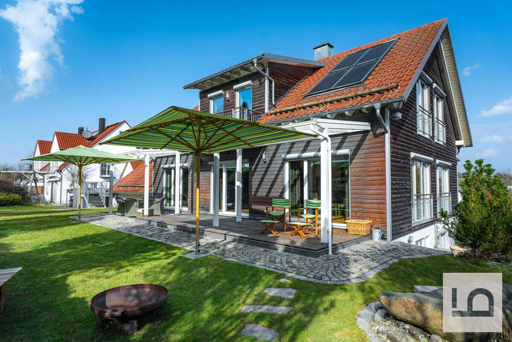 Immobilie in Wolnzach - Luxuriöses Traumhaus von Baufritz, Sauna, Büro, Garagen & grandiosem Ausblick, Wolnzach - Bild 0