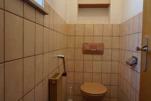 Geräumiges Einfamilienhaus mit großem Garten und Garage in schöner Wohnlage – Reutlingen (Kreis) – Vorschaubild 11