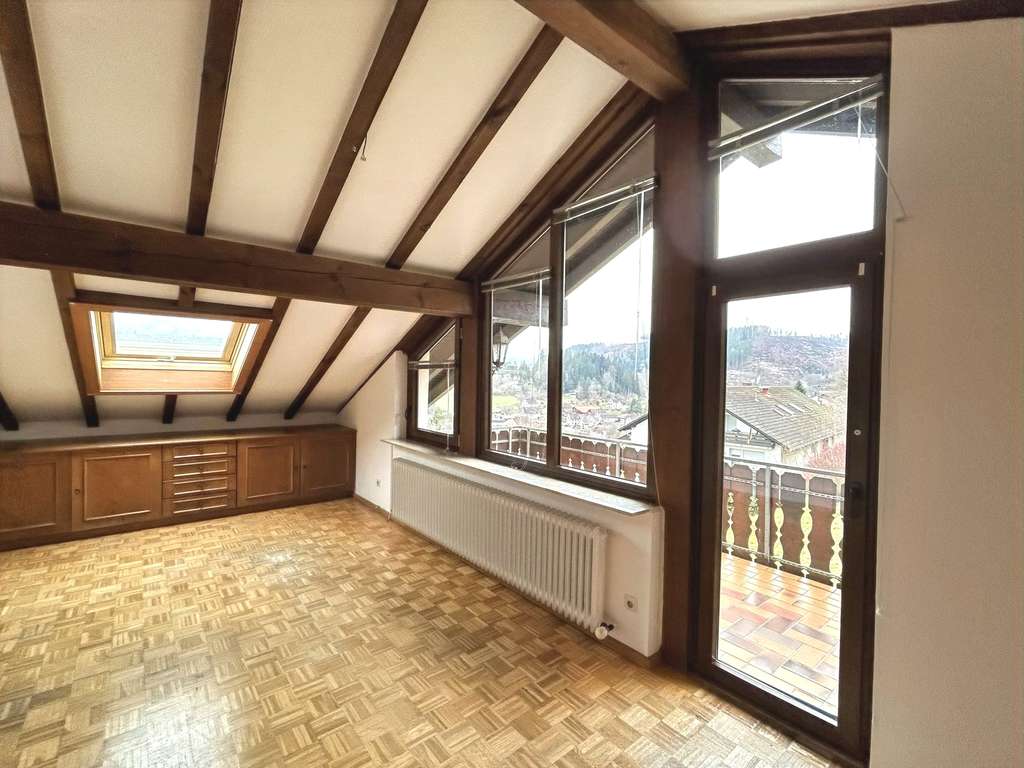Immobilie in Lenzkirch - Sonnenverwöhntes Dachgeschoss mit Ausblick - Bild 4