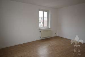 Helle und geräumige 3 Zimmer-Dachgeschosswohnung mit Einbauküche und Wanne in Stadtfeld-Ost – 39108 Stadtfeld Ost, Magdeburg – Vorschaubild 11