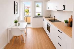 Modernes Wohnen mit Stil
vollmöblierte 3-Zimmer-Wohnung mit Balkon – Die vollständige Adresse der Immobilie erhältst du vom Anbieter., 27570 Geestemünde, Bremerhaven – Vorschaubild 2