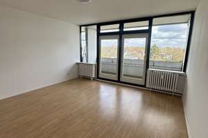 Sanierte 2 Zimmer Wohnung mit Balkon und EBK
