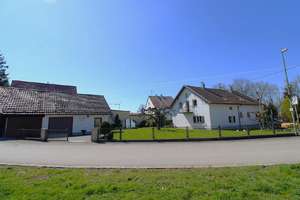 -RESERVIERT- Wohnhaus mit Einliegerwohnung, großem Grundstück und unterkellerter Garage – Die vollständige Adresse der Immobilie erhältst du vom Anbieter., 86853 Langerringen – Vorschaubild 2