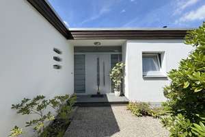 Bungalow mit wundervollem Ausblick, Garage und großem Garten  im naturverbundenen Ennepetal – Die vollständige Adresse der Immobilie erhältst du vom Anbieter., 58256 Ennepetal – Vorschaubild 2