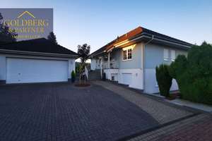 Wohnen mit Fernblick: Zweifamilienhaus mit Pool & Naturnähe in Volkmarsen – Die vollständige Adresse der Immobilie erhältst du vom Anbieter., 34471 Volkmarsen – Vorschaubild 1