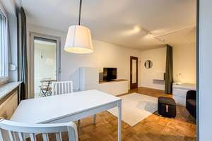 Mit sonnigem Balkon: Möbliertes Zimmer in großzügiger 2er WG – Steinforststr. 38, 91056 Heiligenloh, Erlangen – Vorschaubild 2