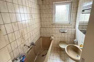 Rohdiamant in Eisingen: Einfamilienhaus in guter Lage mit Entwicklungspotenzial – Die vollständige Adresse der Immobilie erhältst du vom Anbieter., 97249 Eisingen – Vorschaubild 28