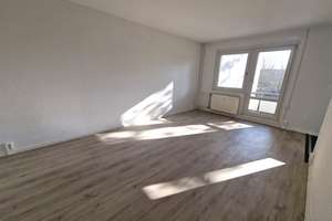 *2 Nettokaltmieten zum Einzug geschenkt* 1-Zimmer-Wohnung mit Balkon & Ausblick – Leipzig-Grünau – Wegastraße 8, 4205 Grünau-Nord, Leipzig – Vorschaubild 1