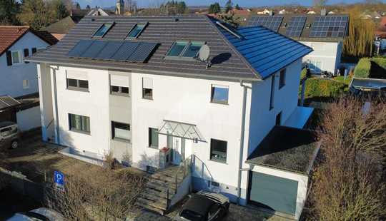 Bild von Ehemaliger Bungalow, modern erweitert – großzügige EG/UG-Einheit mit eigenem Garten und Garage