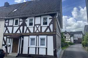 Fachwerkhaus im Historischen Ortskern von Holzhausen mit Scheune und schönem Grundstück!