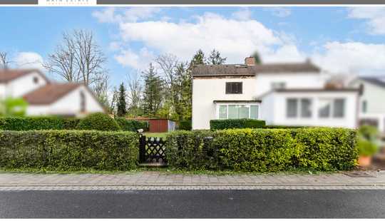 Bild von Ausbau- und Neubaupotenzial - Doppelhaushälfte mit weitläufigem Grundstück