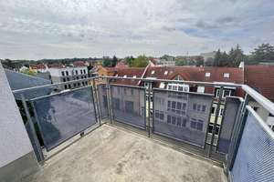 *Mit Blick über die Dächer* Bezugsfreie 2-Raum-Wohnung mit Tageslichtbad & Balkon!