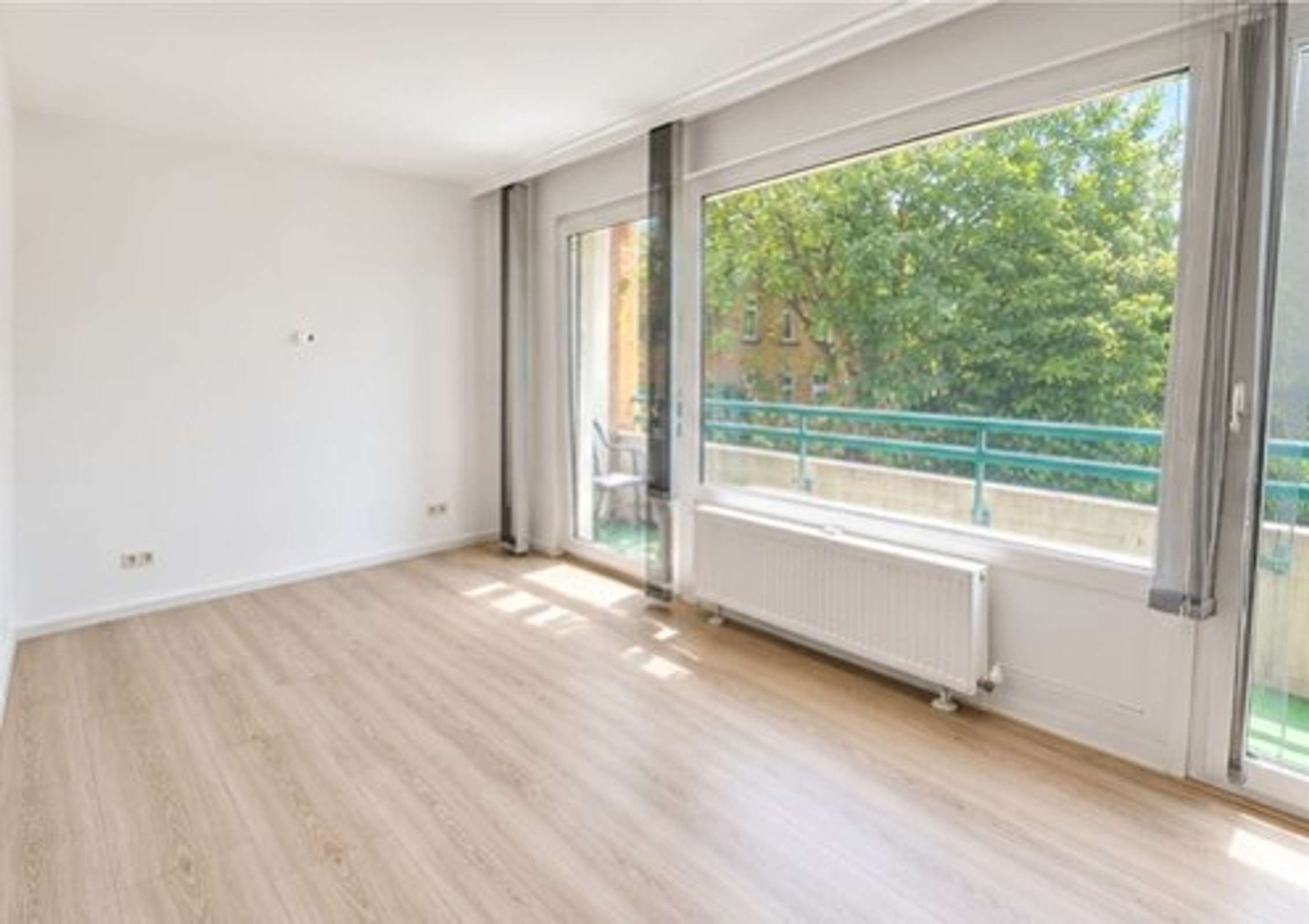 Attraktive 3-Zimmer-Eigentumswohnung mit TG-Stellplatz im unteren Ostviertel, Nähe Deutsches Theater