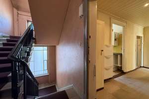 Altbau in Platzlage - sanierungsbedürftige 3-Zimmer Wohnung mit Balkon und Fahrstuhl! – Goslarer Platz 5, 10589 Charlottenburg, Berlin – Vorschaubild 8