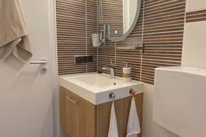 Frisch sanierte 2-Zimmer-Wohnung mit großem Balkon und Eckbadewanne – Hollenbornstr. 83, 65193 Rheingauviertel / Hollerborn, Wiesbaden – Vorschaubild 2