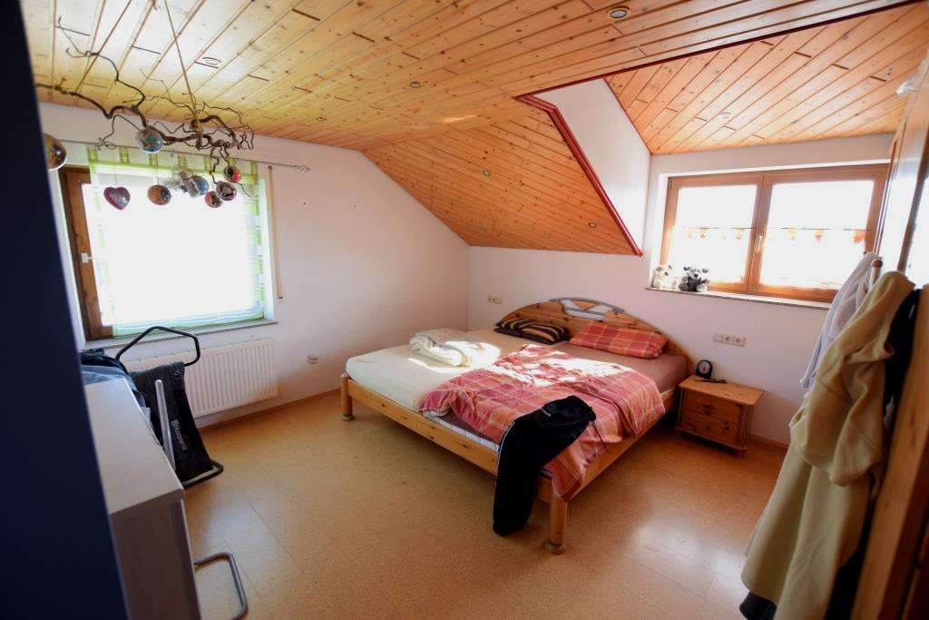 Immobilie in Meßkirch - Großzügiges 2-3 Familienhaus in ruhiger und grüner Lage eines kl. Ortsteils zw. Stockach-Meßkirch. - Bild 3