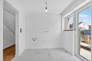 Stilvoll saniertes RMH mit Atrium I Energiebedarf A I Erstbezug in Augsburg - Haunstetten – Die vollständige Adresse der Immobilie erhältst du vom Anbieter., 86179 Haunstetten-Ost, Augsburg – Vorschaubild 3