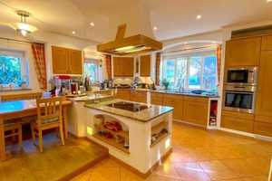 Landhaus-Villa freistehende mit 285 m² Nutzflächen, Grundstück, 1.181 m², Sauna, Kachelofen, Garage – Garmisch-Partenkirchen (Kreis) – Vorschaubild 14