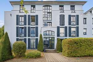 Drei Zimmer. Drei Außenbereiche. Ganz oben. - Besonderes Wohnen am Riedberg - sofort verfügbar – 60438 Kalbach-Riedberg, Frankfurt am Main – Vorschaubild 1