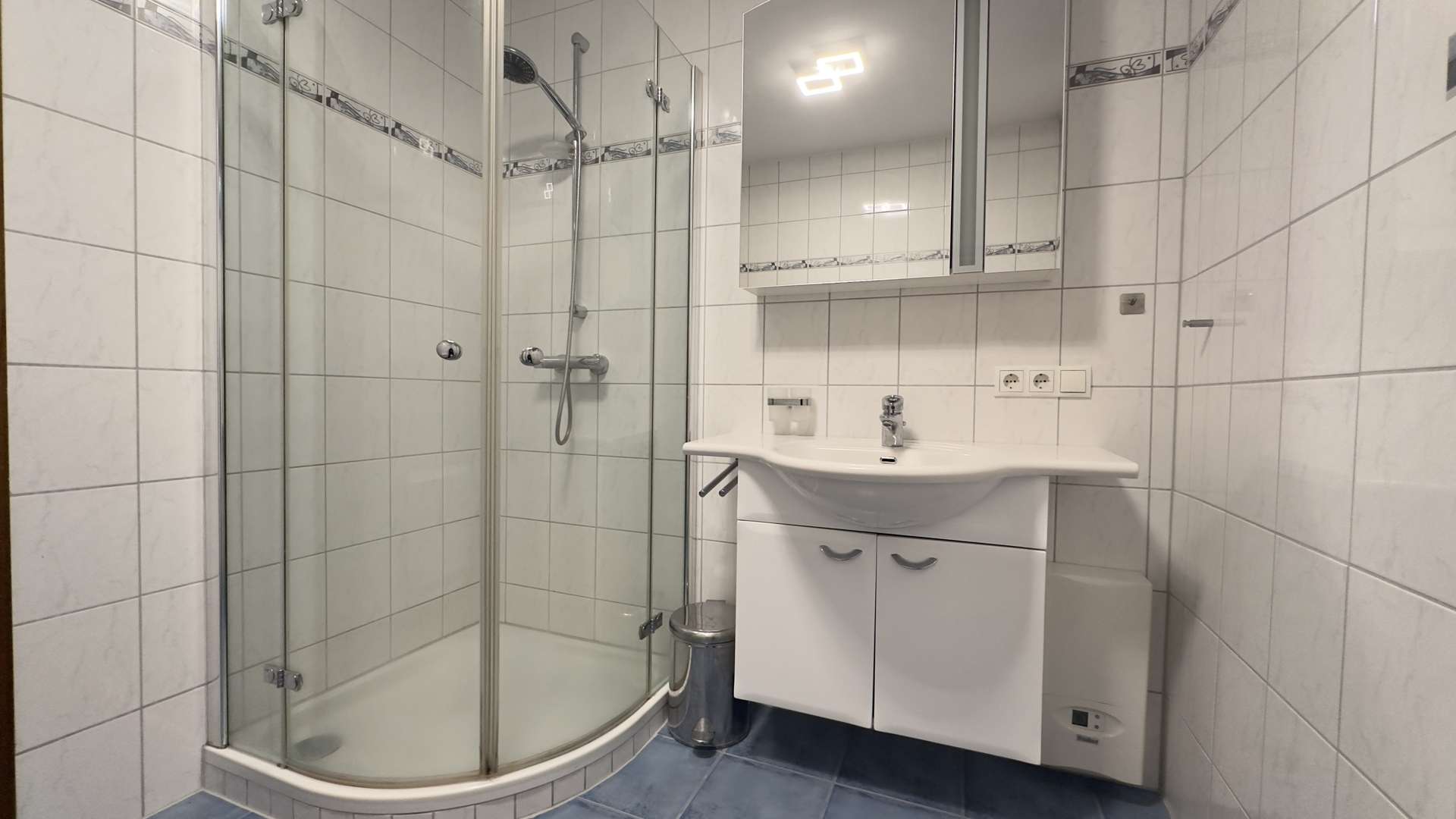 Immobilie in Winnweiler - Familienfreundliches Ein- Zweifamilienhaus auf weitläufigem Grundstück - Bild 3