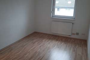Schönes Reiheneckhaus in Burscheid mit Garten, Pool, Stellplätzen, Garage und PV-Anlage – Die vollständige Adresse der Immobilie erhältst du vom Anbieter., 51399 Burscheid – Vorschaubild 4