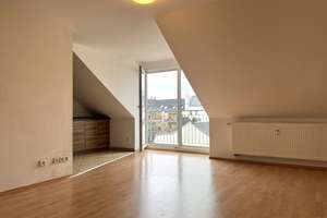 Helle 3-Raum-Dachgeschosswohnung mit Balkon und Einbauküche – Uhlandstraße 12, 9130 Sonnenberg, Chemnitz – Vorschaubild 3