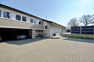 ✨ Exklusives Zweifamilienhaus mit Pool, ca. 300 m²  großem Grundstück – ideal für Familien! – Die vollständige Adresse der Immobilie erhältst du vom Anbieter., 41751 Viersen – Vorschaubild 1