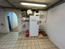 Gemütliches Reihenendhaus mit XL-Dachterrasse, Terrasse, Garten und zwei Garagen – Heizung