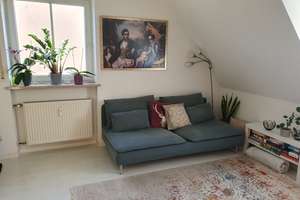 Helle 1-Zimmer-Dachgeschosswohnung mit Balkon und EBK in Augsburg – Preßburger Str. 1 1/2, 86157 Pfersee-Süd, Augsburg – Vorschaubild 4
