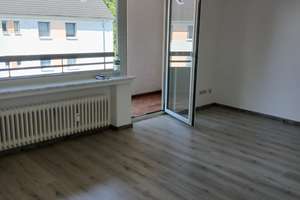 Frisch renovierte 3-Zimmerwohnung in zentraler Lage von Leverkusen-Quettingen – Kolberger Str. 110, 51381 Quettingen, Leverkusen – Vorschaubild 2