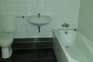 Geschmackvolle Wohnung mit drei Zimmern sowie Loggia und Einbauküche in Lübeck – Rigastraße 9, 23560 Sankt Jürgen, Lübeck – Vorschaubild 6