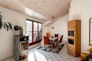 Wunderschöne Dachgeschosswohnung mit Kaminofen, zwei Balkonen und viel Privatsphäre in Reutlingen – Die vollständige Adresse der Immobilie erhältst du vom Anbieter., 72762 Reutlingen-Mitte, Reutlingen – Vorschaubild 5