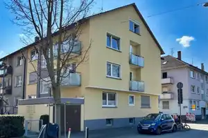 Freie 2-Zimmer-Wohnung mit Balkon und Garage zwischen Neckarpromenade und Kurpark – Stuttgart – Vorschaubild 1