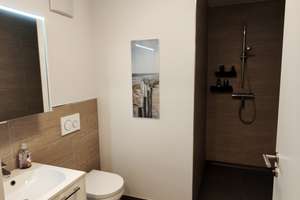 2-ZKB Wohnung in ruhiger Lage mit Balkon, Einbauküche, Aufzug und TG-Stellplatz – Die vollständige Adresse der Immobilie erhältst du vom Anbieter., 66132 Bischmisheim, Saarbrücken – Vorschaubild 4